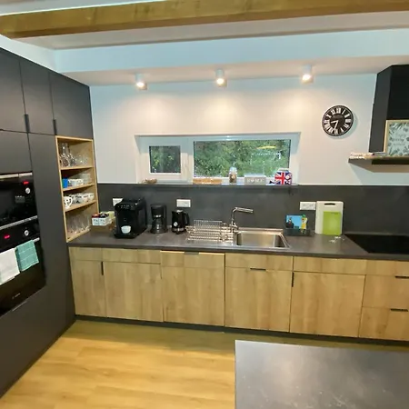 Ansel Villa *